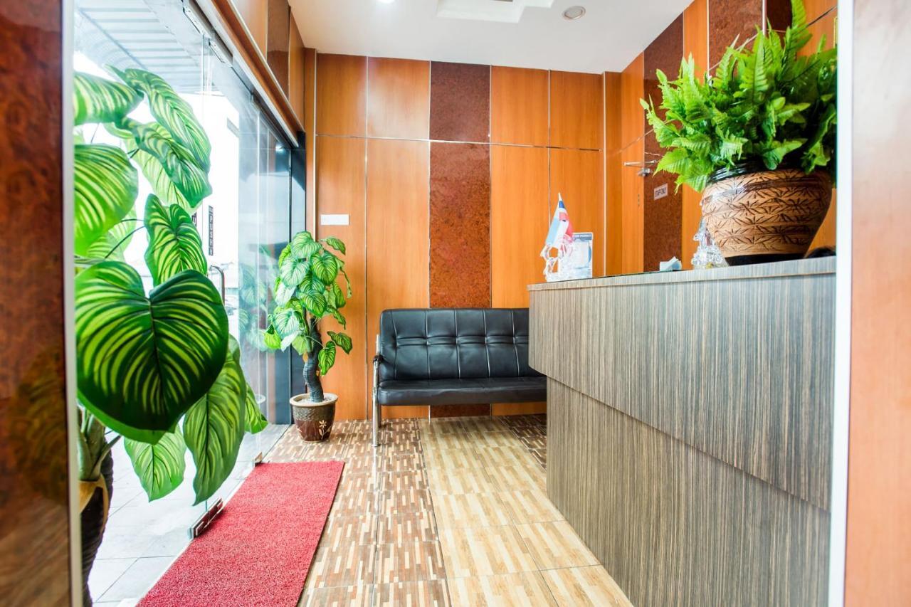 Oyo 89712 Grand Inn Semporna Buitenkant foto